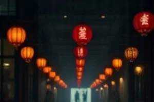 《京都雨夜》石板路与两侧木质町屋